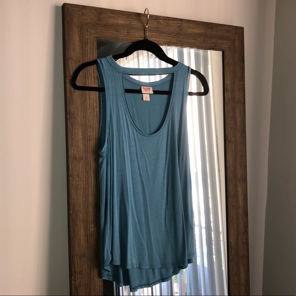 Cut-Out Tank - Picture 2 of 2